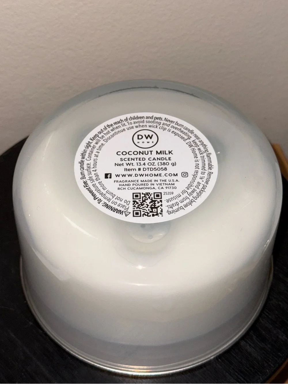 DW HOME COCONUT MILK Scented Candle